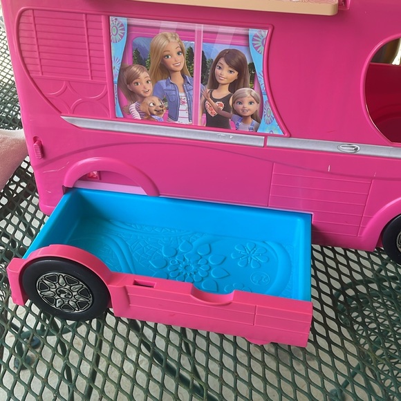 Barbie Pop-Up Camper Playset/Party Bus - Picture 8 of 10